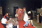 Remplissage du ventre du loup avec des pierres - image 2