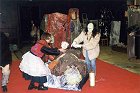 Remplissage du ventre du loup avec des pierres - image 3
