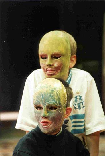 Les enfants masqués