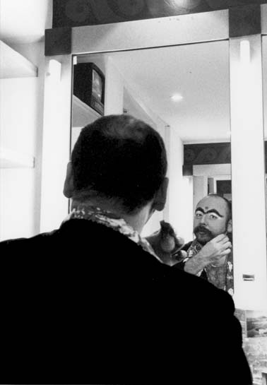 Devin au maquillage