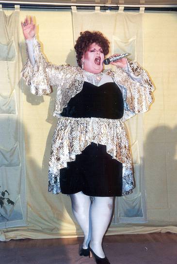 Liza Minelli en pied