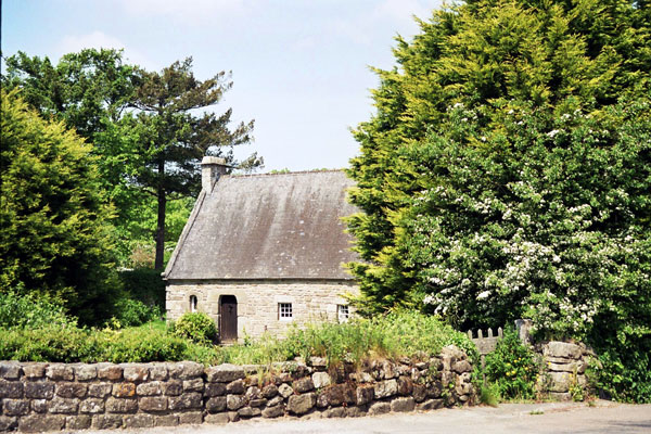 Maison perdue dans la verdue