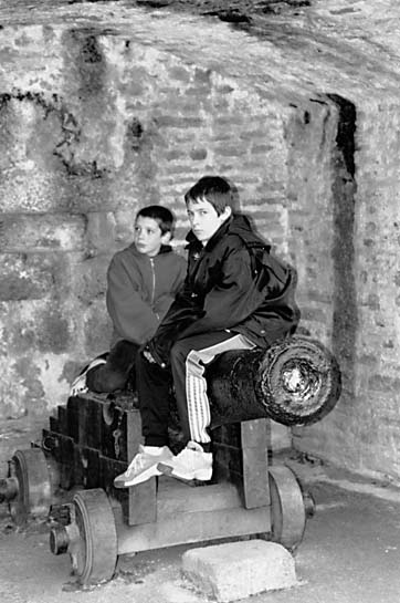 Enfants sur le canon