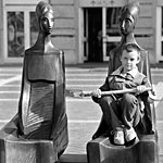 Le petit garçon à la pelle